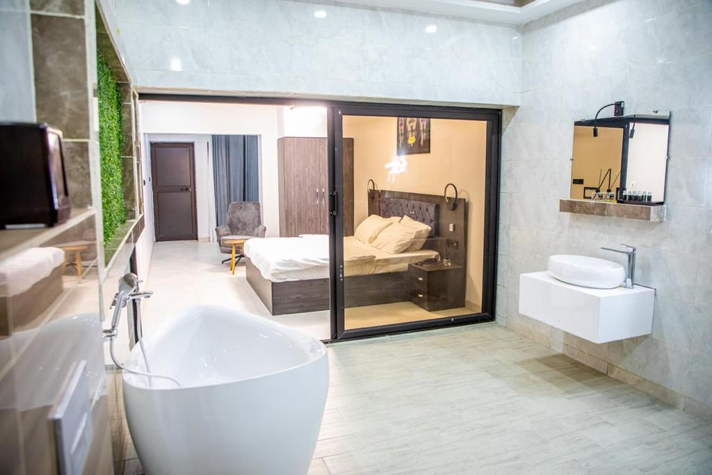 Lounge La Vida Loca — Équipement culturel & loisirs à Ouagadougou, Burkina Faso | Dream Studio